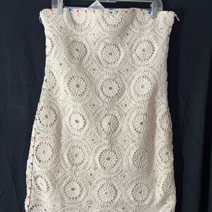 Strapless mini dress with straight neckline.